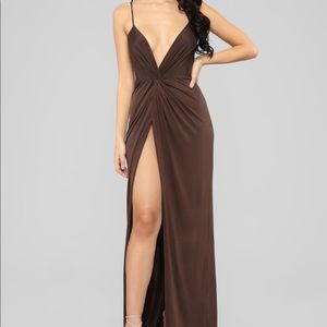 Not one to overlook maxi dress 👑